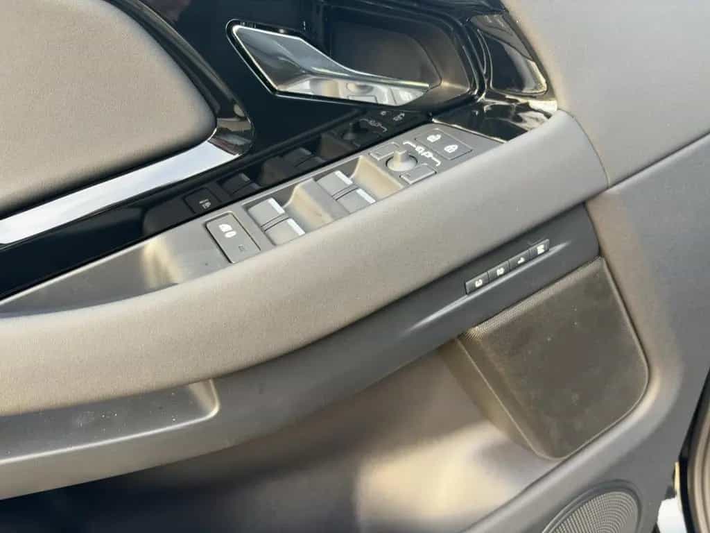 Land Rover Range Rover Rover Evoque D200 Dynamic SE Pano 20Z 11/2025-photo-14