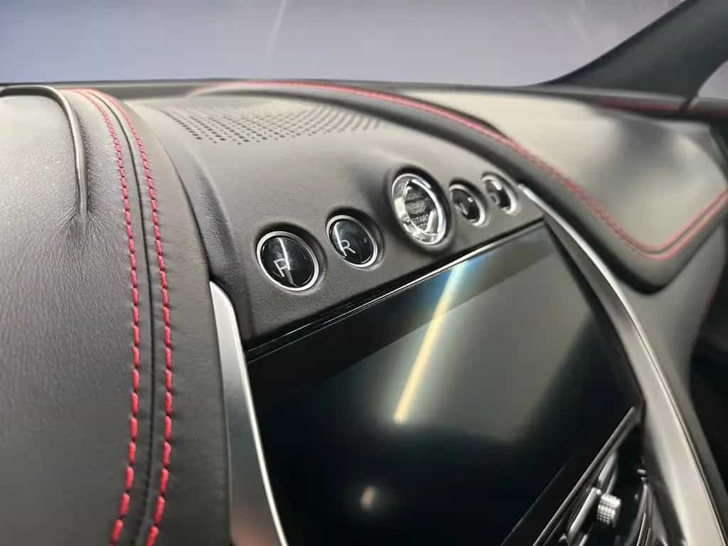 Aston Martin DBX / Xenon Grey / Obsidian Black & Spicy Red 05/2021-photo-11