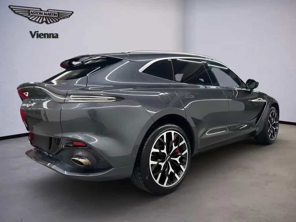 Aston Martin DBX / Xenon Grey / Obsidian Black & Spicy Red 05/2021-photo-2