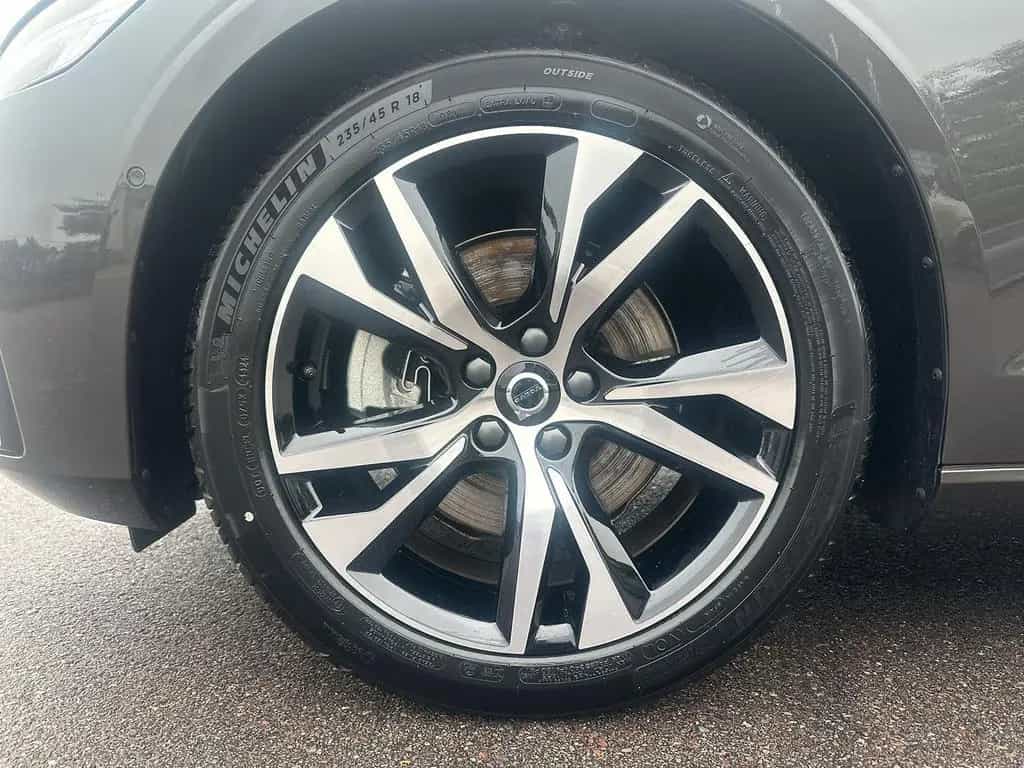 Volvo V60 B4 Mild-Hybrid Plus Dark ACC BLIS LED 04/2025-photo-1