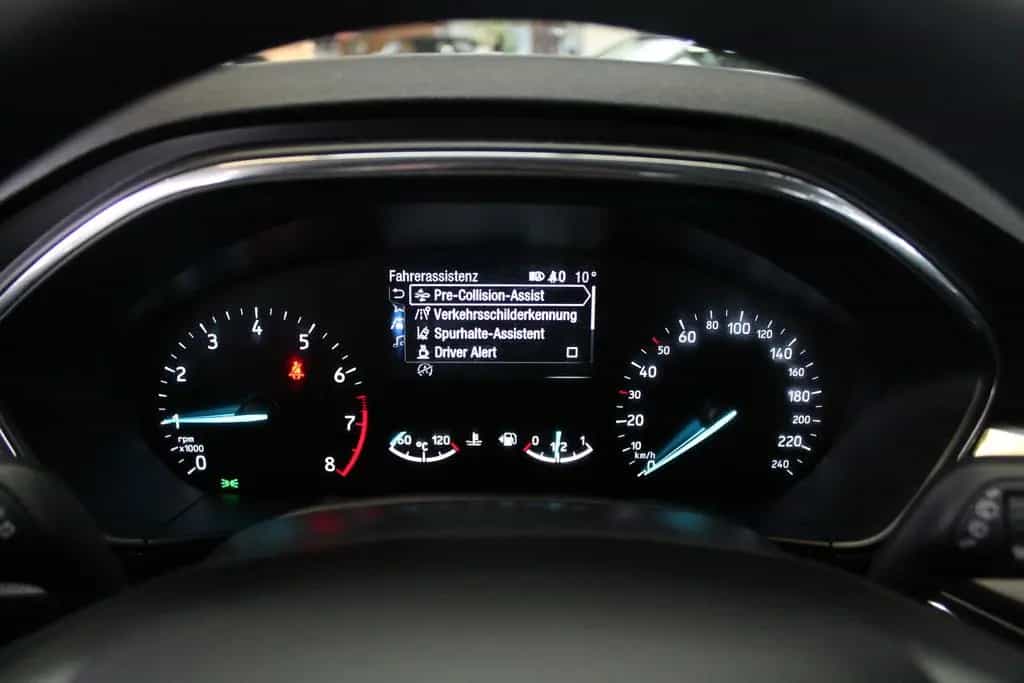 Ford Focus Erdgas / Benzin Standheizung ACC RFK 11/2019-photo-15