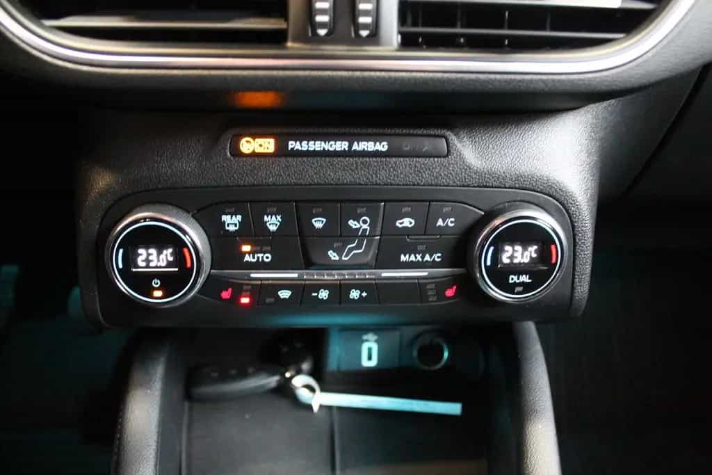 Ford Focus Erdgas / Benzin Standheizung ACC RFK 11/2019-photo-17