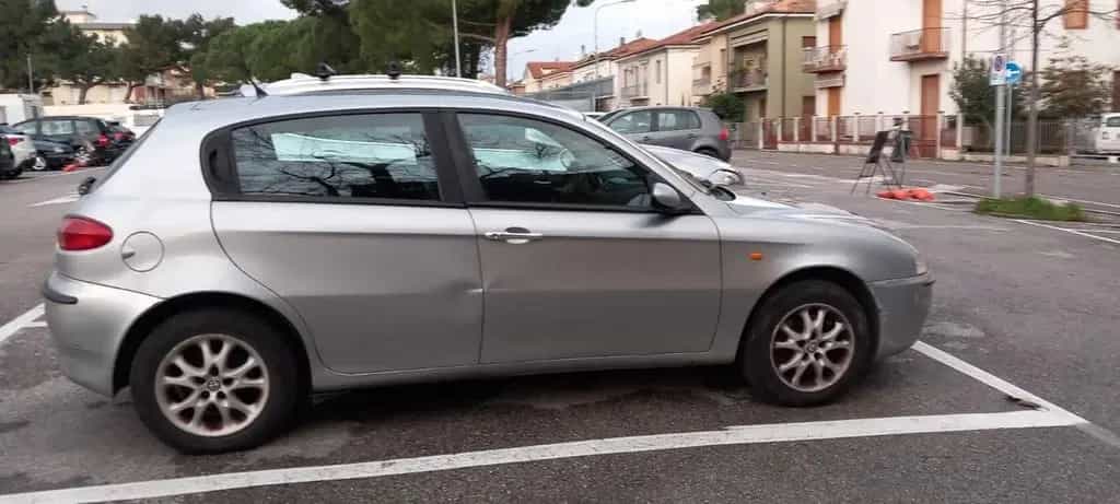 Alfa Romeo 147 1.9 JTD 8V 115CV 5p. Distinctive 05/2003-photo-1