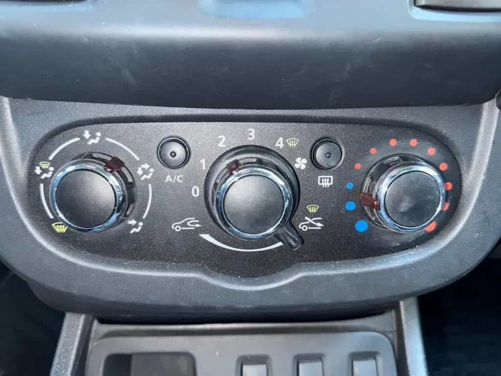Dacia Duster I Prestige 4x2*NAVI*AHK*LEDER*FES*DR* 05/2015-photo-13