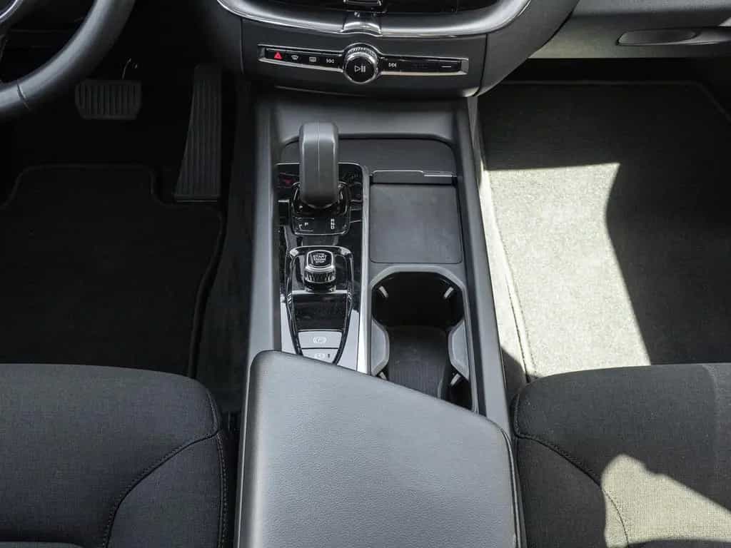 Volvo XC60 Momentum Pro 2WD Digitales Cockpit Soundsys 07/2021-photo-12