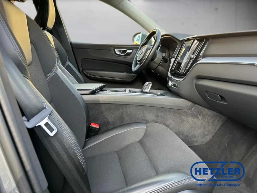 Volvo XC60 Momentum Pro 2WD AHK Navi Digitales Cockpit 04/2021-photo-13