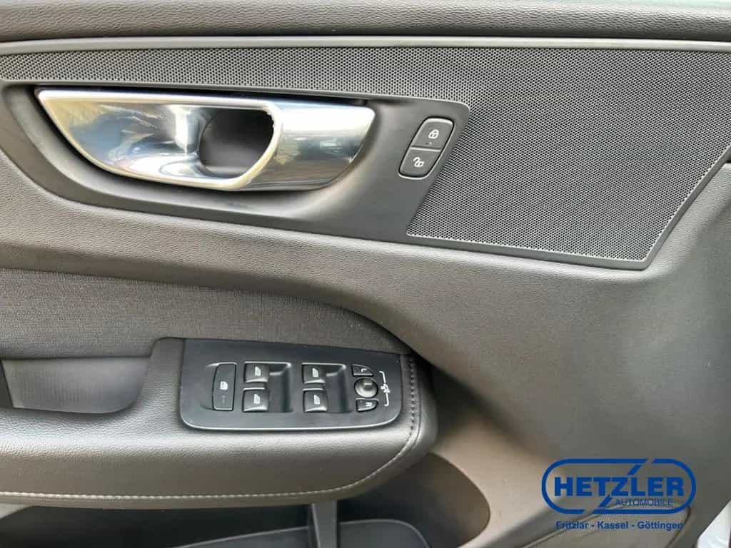Volvo XC60 Momentum Pro 2WD AHK Navi Digitales Cockpit 04/2021-photo-15