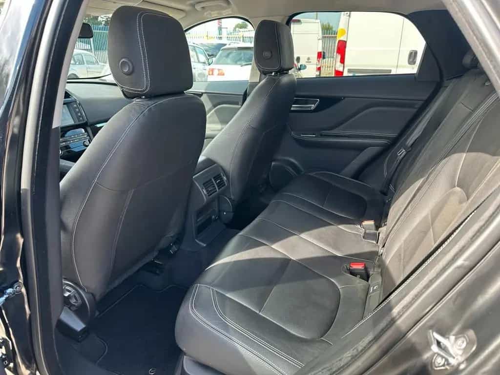 Jaguar F-Pace 2.0 D 180 CV AWD Portfolio 09/2017-photo-10