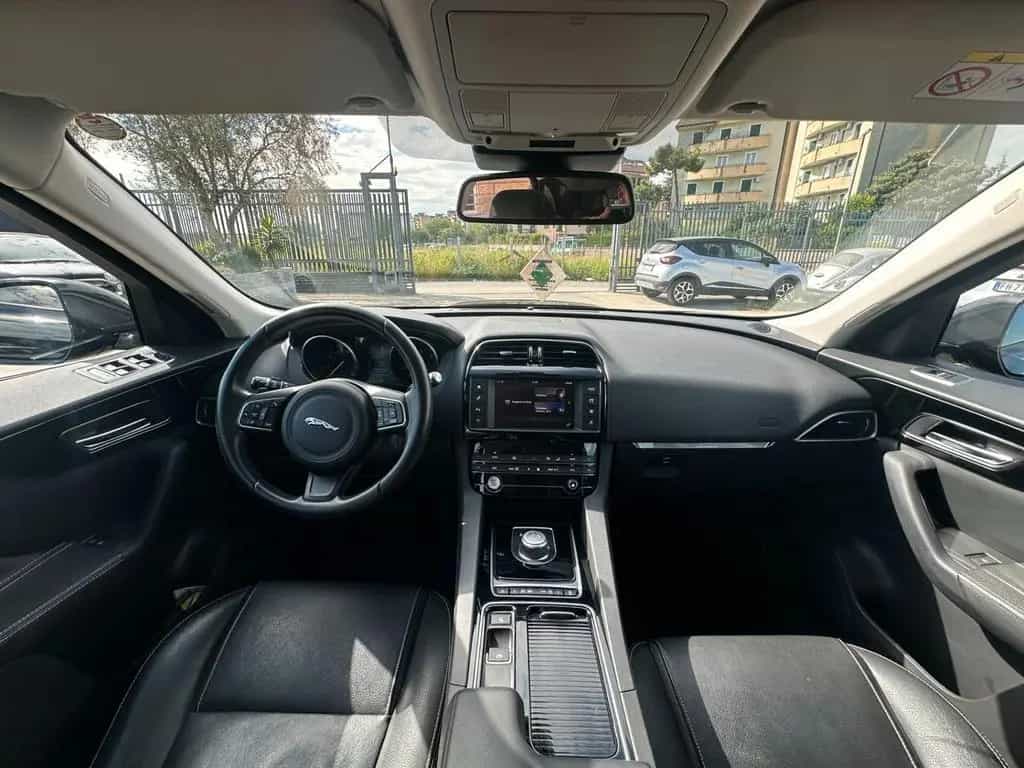 Jaguar F-Pace 2.0 D 180 CV AWD Portfolio 09/2017-photo-11