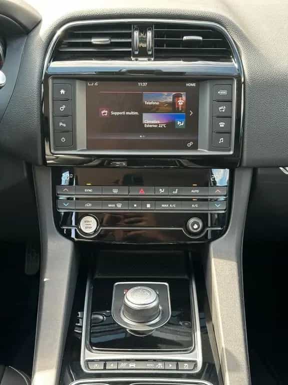 Jaguar F-Pace 2.0 D 180 CV AWD Portfolio 09/2017-photo-12