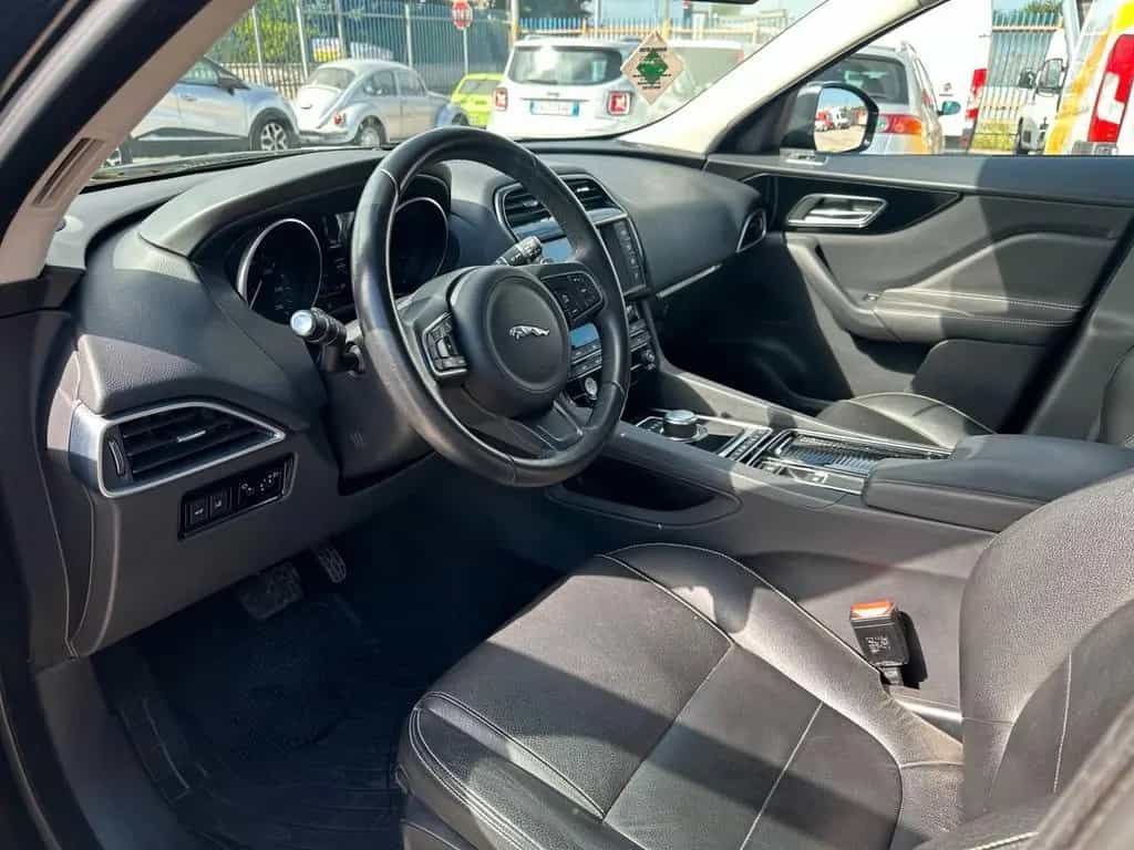Jaguar F-Pace 2.0 D 180 CV AWD Portfolio 09/2017-photo-9