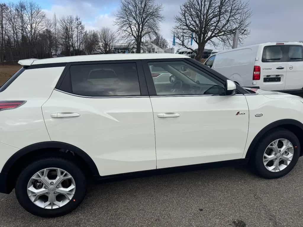 KGM Tivoli Essential Navi, SHZ null-photo-15
