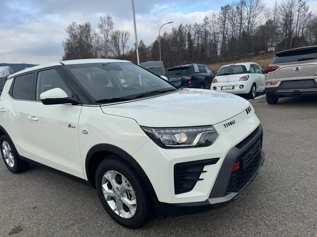 KGM Tivoli Essential Navi, SHZ null-photo-16