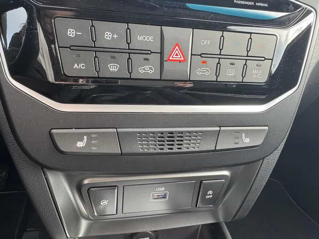 KGM Tivoli Essential Navi, SHZ null-photo-32