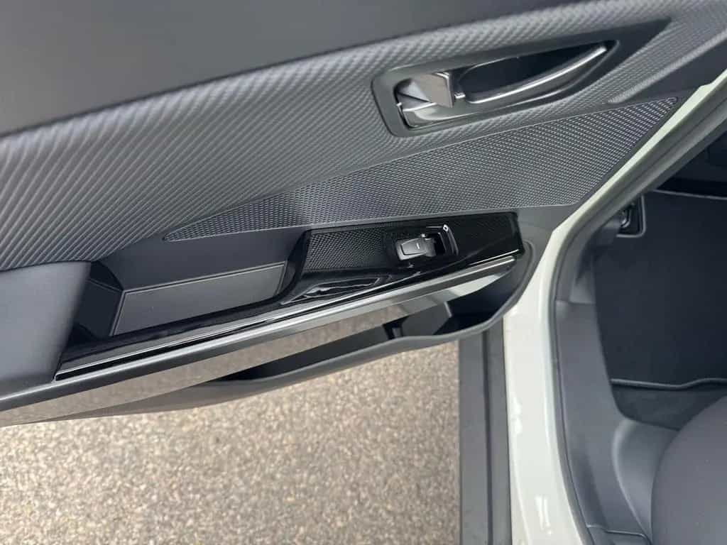 KGM Tivoli Essential Navi, SHZ null-photo-36