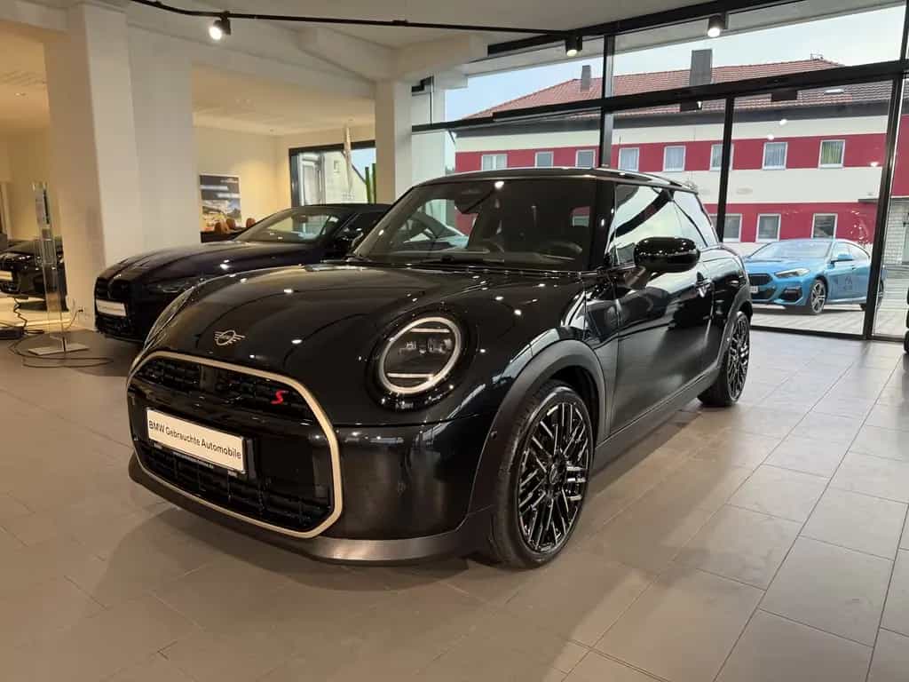 MINI Cooper S Favoured Trim 3-trg. 11/2024-photo-0