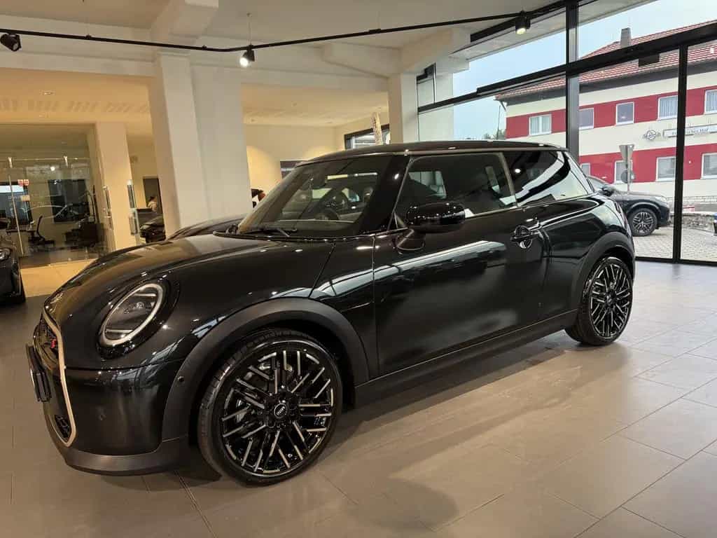 MINI Cooper S Favoured Trim 3-trg. 11/2024-photo-1