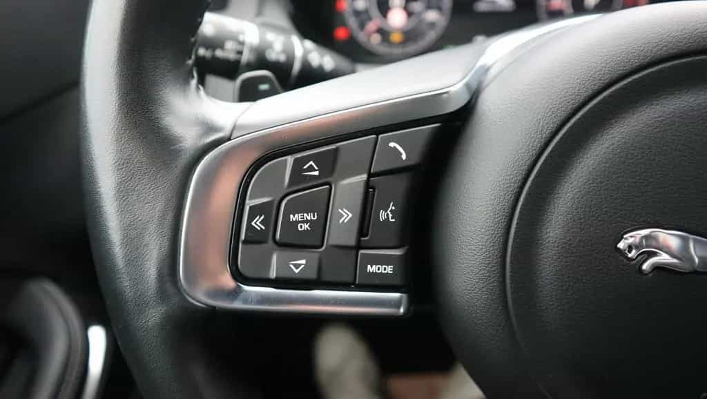 Jaguar E-Pace R-Dynamic S - Pano LED ACC Navi 05/2020-photo-10