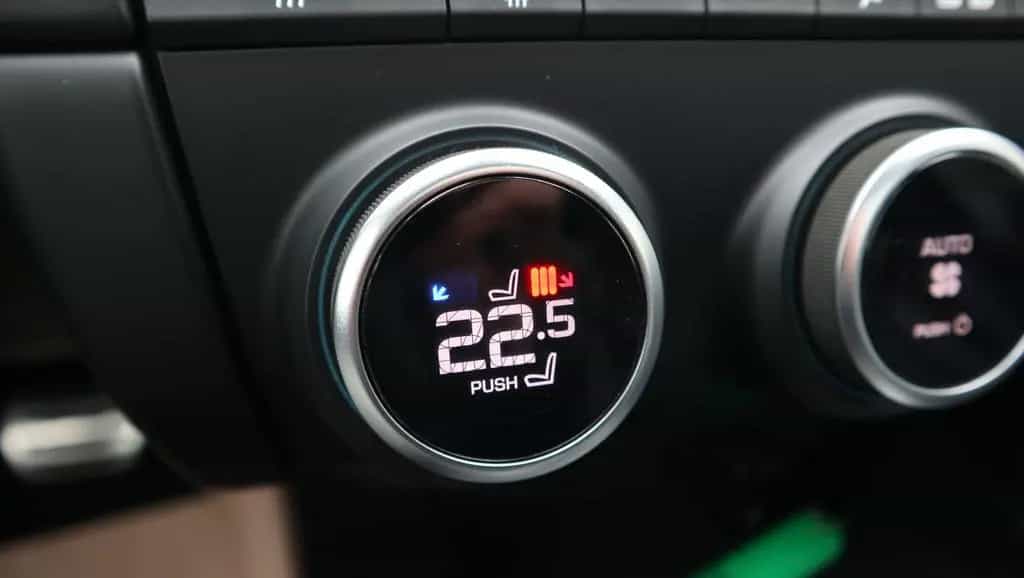 Jaguar E-Pace R-Dynamic S - Pano LED ACC Navi 05/2020-photo-18