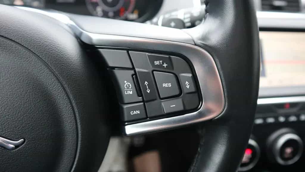 Jaguar E-Pace R-Dynamic S - Pano LED ACC Navi 05/2020-photo-9