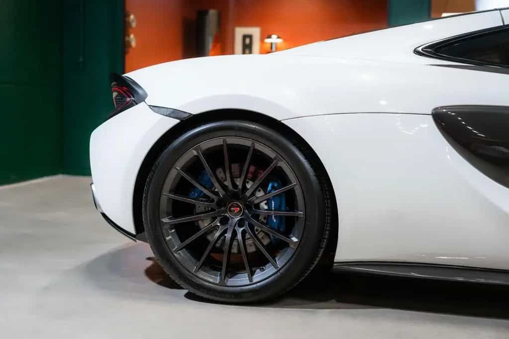 McLaren 570GT / Bowers & Wilkins / Front Lift / MSO 01/2017-photo-4