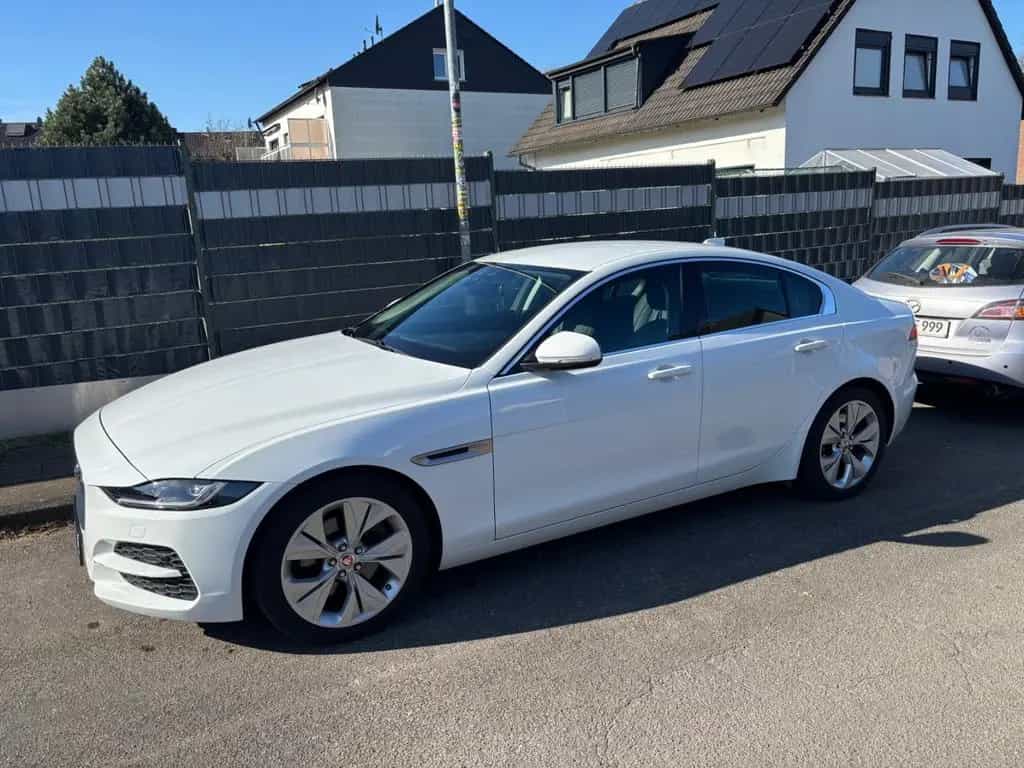 Jaguar XE D180 SE 07/2019-photo-2