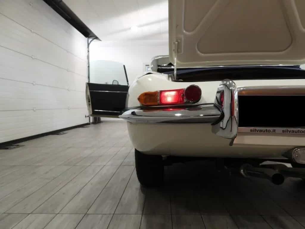 Jaguar XJ6 1968 E-TYPE 4.2 ROADSTER 03/1968-photo-10