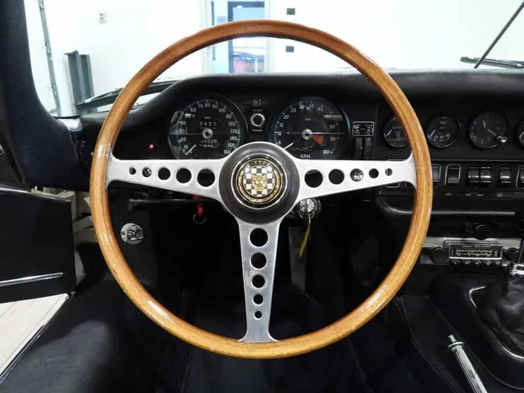 Jaguar XJ6 1968 E-TYPE 4.2 ROADSTER 03/1968-photo-4