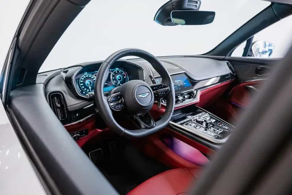 Aston Martin DBX 4.0 V8 DBX707 25MY Duotone Leather 08/2024-photo-3