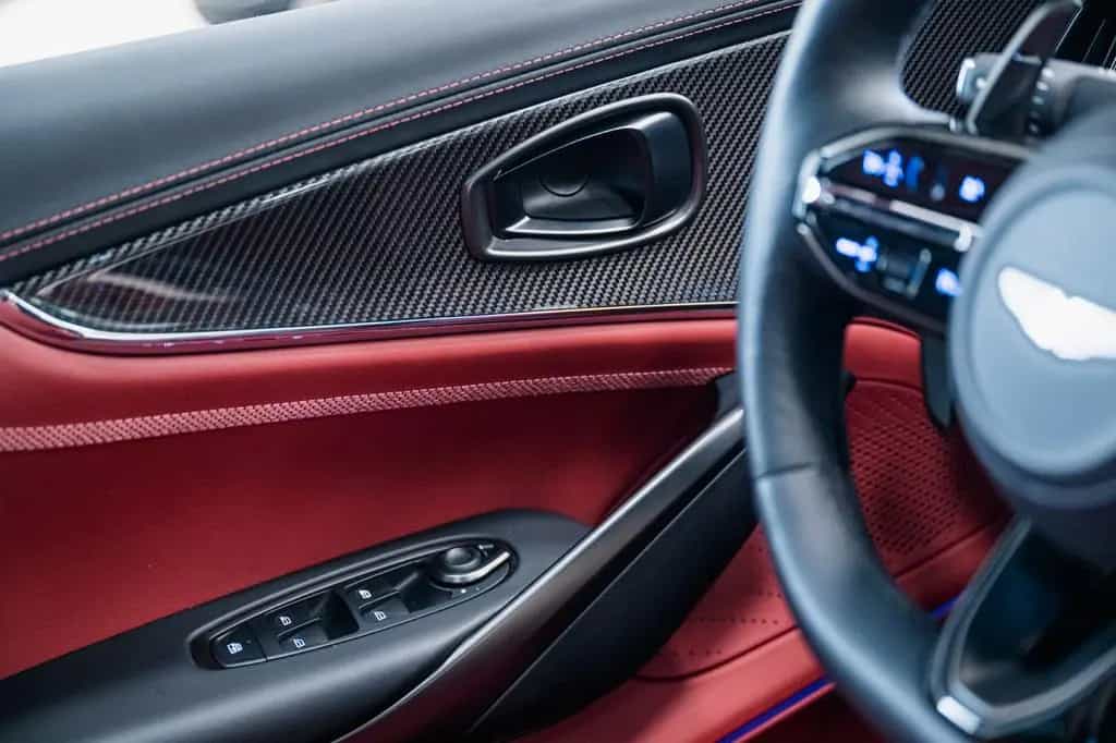 Aston Martin DBX 4.0 V8 DBX707 25MY Duotone Leather 08/2024-photo-4
