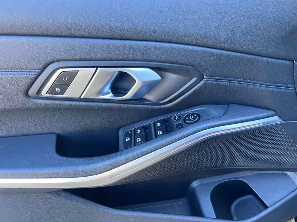 BMW 320 d xDrive M Sport*GARANTIE* 06/2021-photo-23