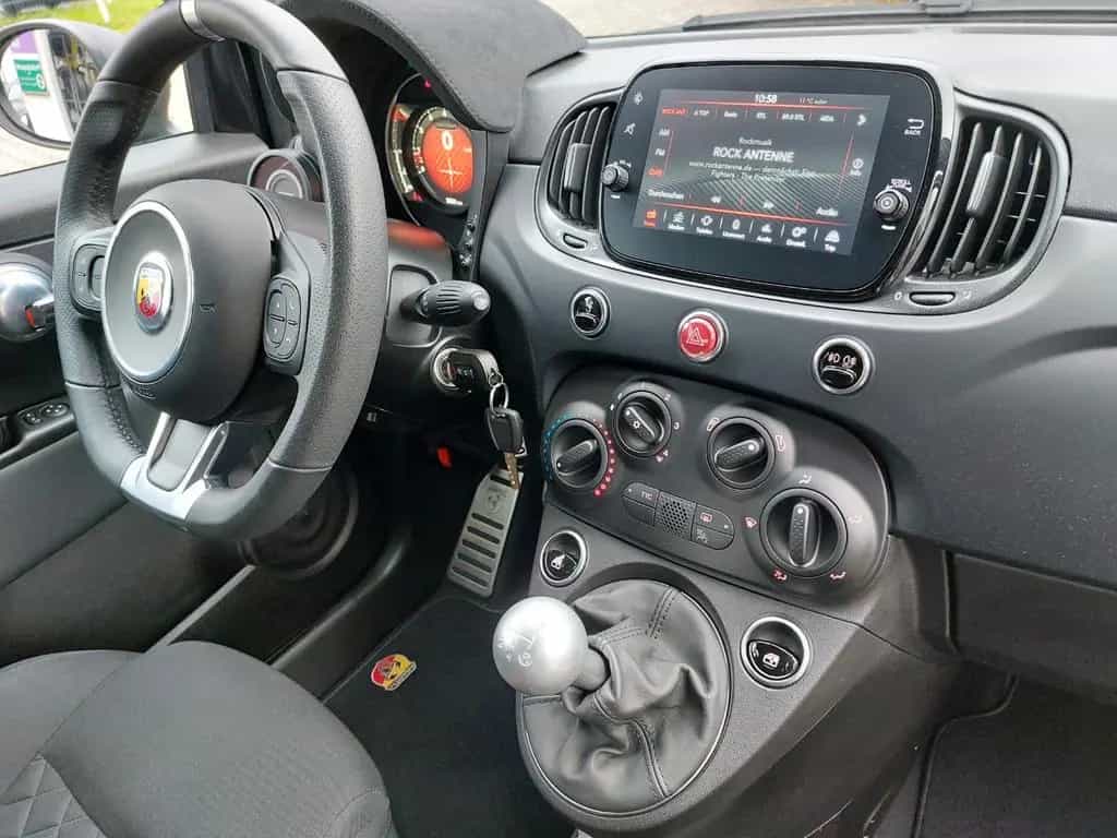 Abarth 595C Cabrio DAB+ nur 3600km 08/2023-photo-11