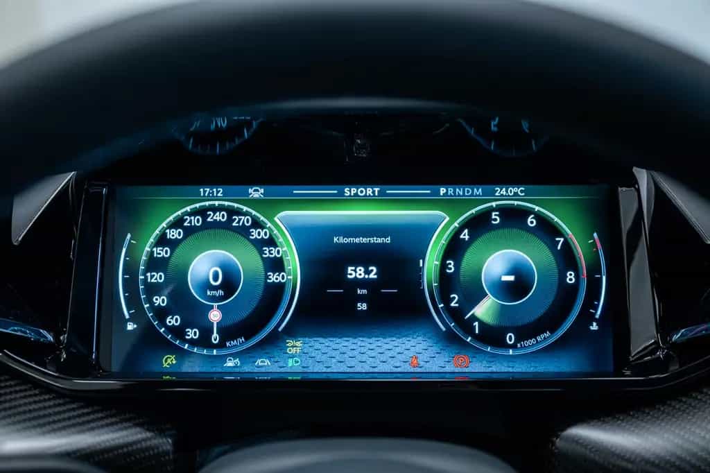 Aston Martin V8 Vantage Vantage Coupe 4.0 V8 Ghillies Green NEW 12/2025-photo-10