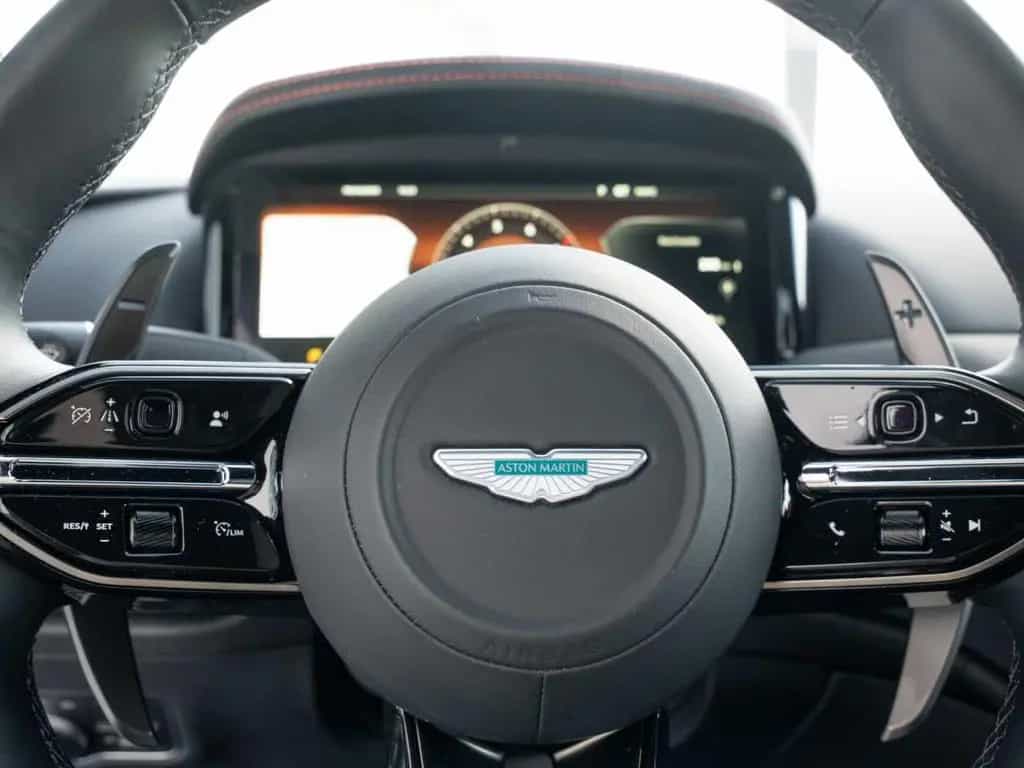 Aston Martin DB12 V8 Coupe Carbon Ceramic Bremsen 03/2024-photo-10