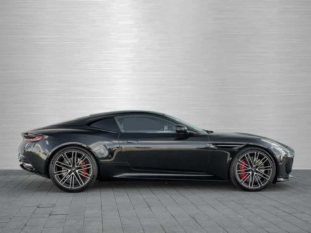 Aston Martin DB12 V8 Coupe Carbon Ceramic Bremsen 03/2024-photo-13