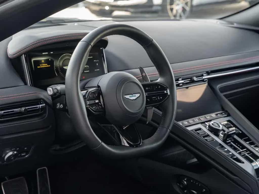 Aston Martin DB12 V8 Coupe Carbon Ceramic Bremsen 03/2024-photo-27