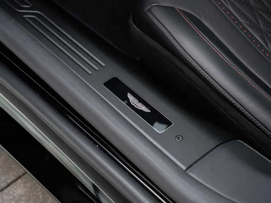 Aston Martin DB12 V8 Coupe Carbon Ceramic Bremsen 03/2024-photo-28