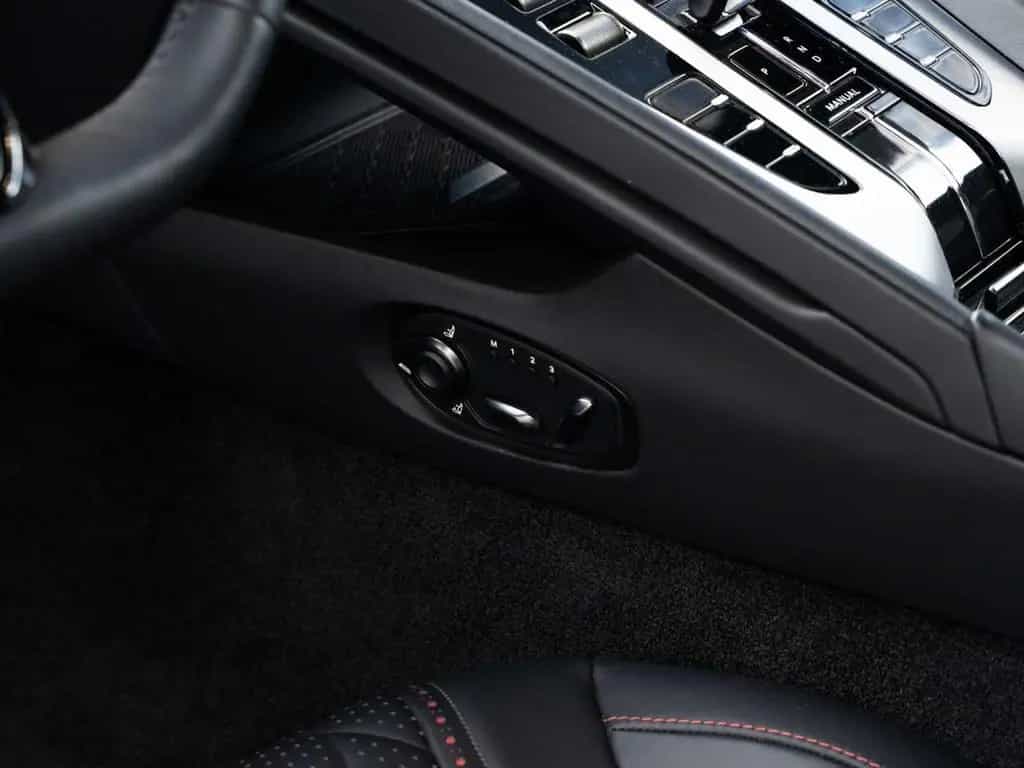 Aston Martin DB12 V8 Coupe Carbon Ceramic Bremsen 03/2024-photo-29