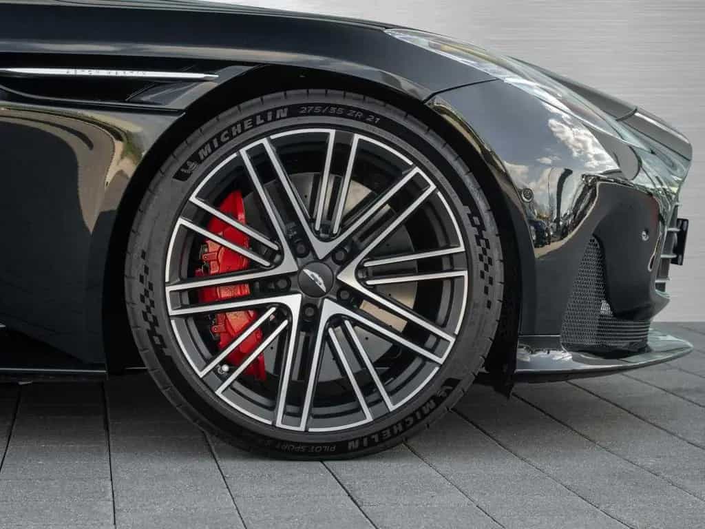 Aston Martin DB12 V8 Coupe Carbon Ceramic Bremsen 03/2024-photo-3