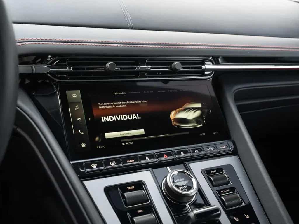Aston Martin DB12 V8 Coupe Carbon Ceramic Bremsen 03/2024-photo-34