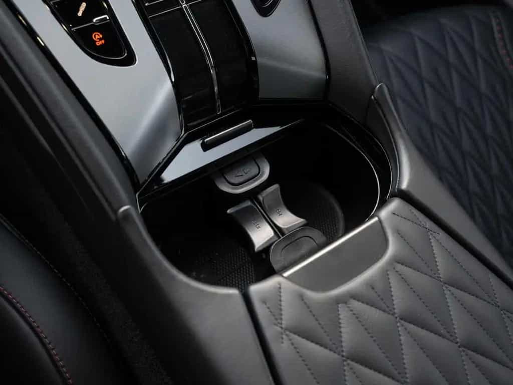 Aston Martin DB12 V8 Coupe Carbon Ceramic Bremsen 03/2024-photo-36