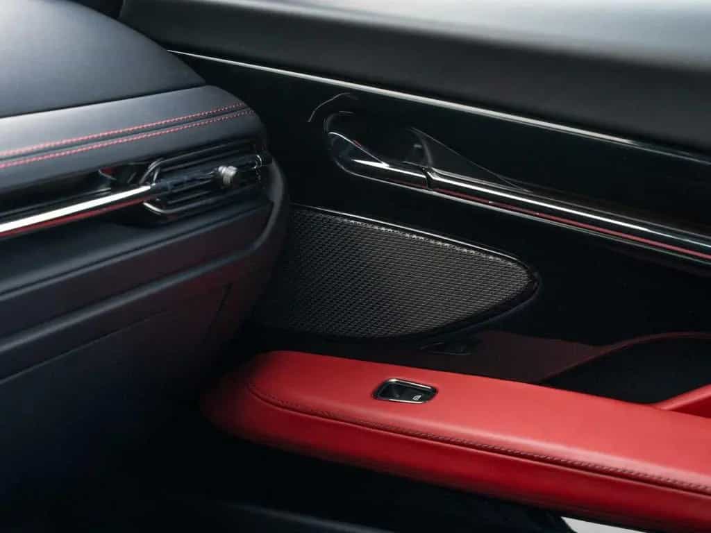 Aston Martin DB12 V8 Coupe Carbon Ceramic Bremsen 03/2024-photo-39