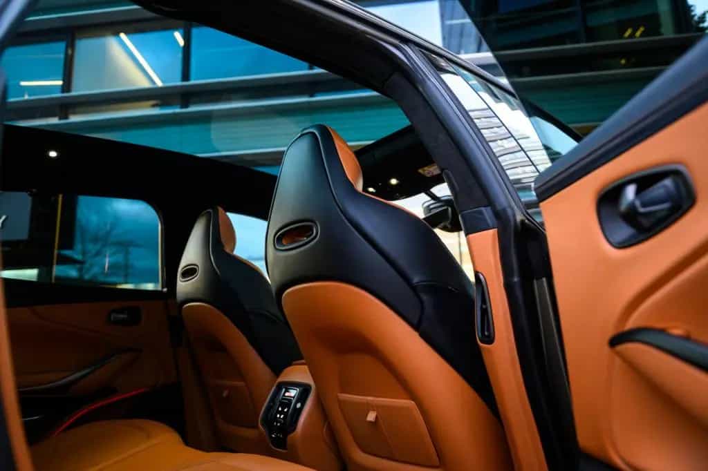 Aston Martin DBX 4.0 V8 01/2022-photo-21