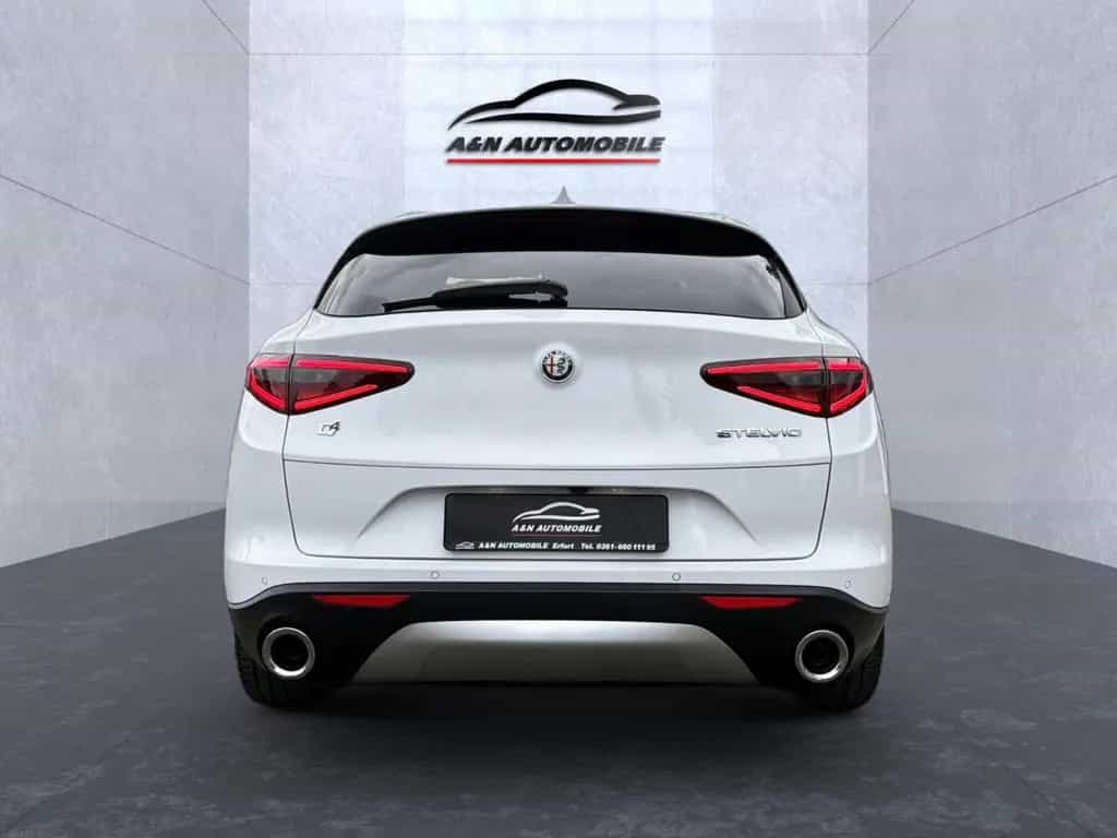 Alfa Romeo Stelvio Super Veloce Q4+LEDER+NAVI+XENON+20 Zoll 08/2021-photo-3
