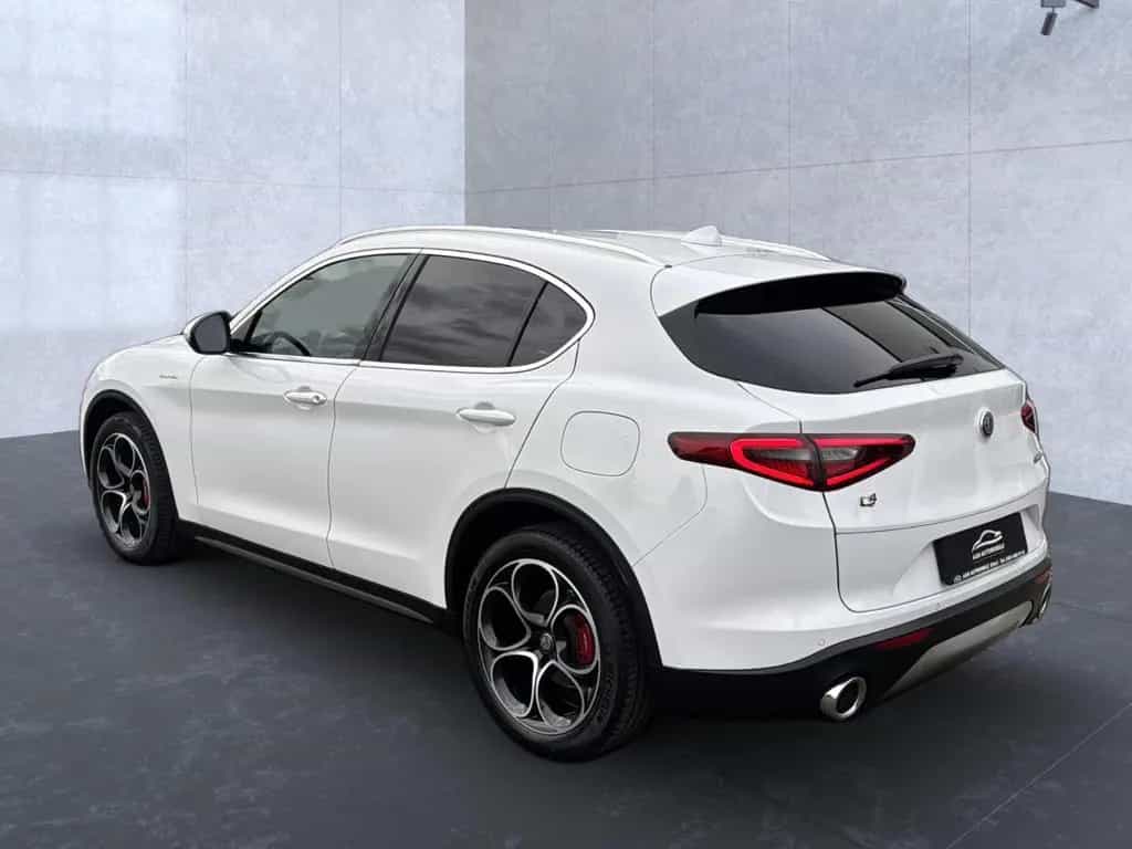 Alfa Romeo Stelvio Super Veloce Q4+LEDER+NAVI+XENON+20 Zoll 08/2021-photo-4