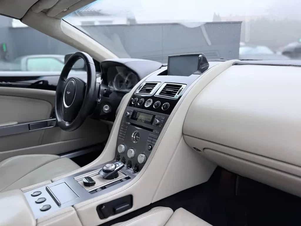 Aston Martin DB9 07/2007-photo-15