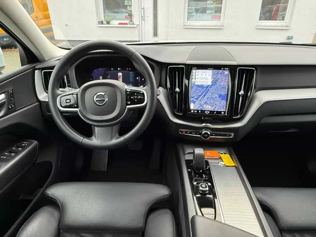 Volvo XC60 B4 Inscription AHK-ACC-PANO-STANDHZ-360°CAM 08/2022-photo-16