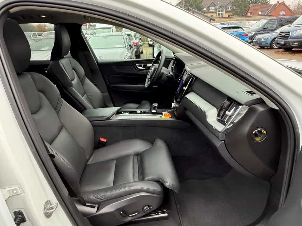 Volvo XC60 B4 Inscription AHK-ACC-PANO-STANDHZ-360°CAM 08/2022-photo-17