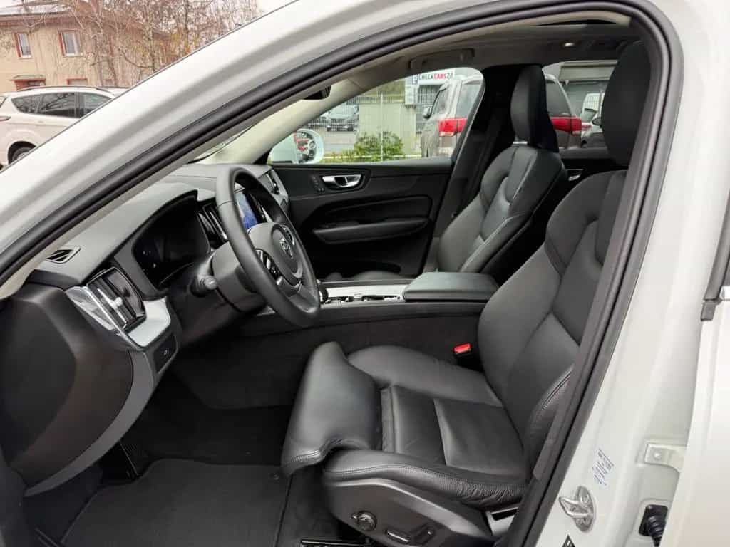 Volvo XC60 B4 Inscription AHK-ACC-PANO-STANDHZ-360°CAM 08/2022-photo-18
