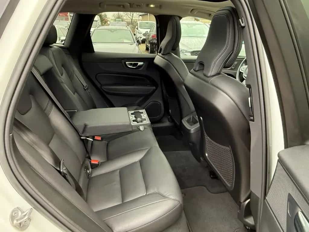 Volvo XC60 B4 Inscription AHK-ACC-PANO-STANDHZ-360°CAM 08/2022-photo-19